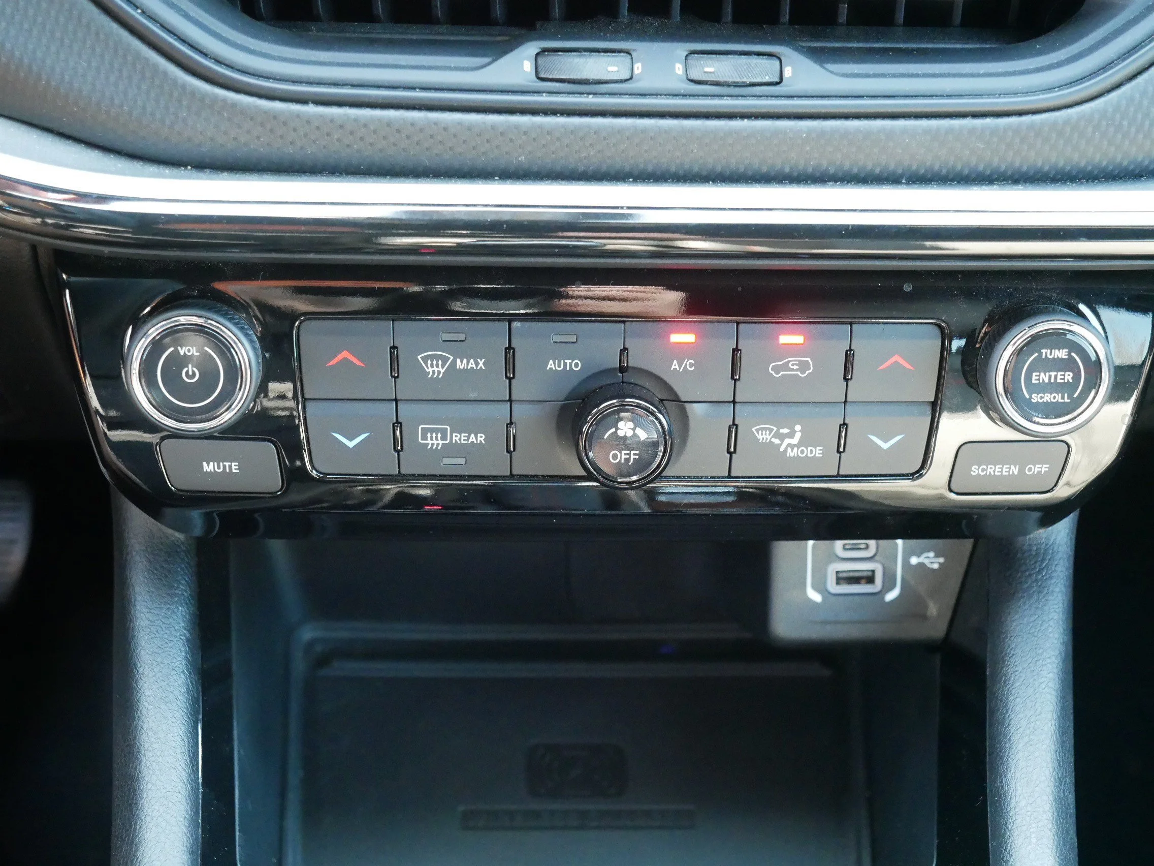 Used 2025 Hydro Blue Pearlcoat Jeep Trailhawk image 23