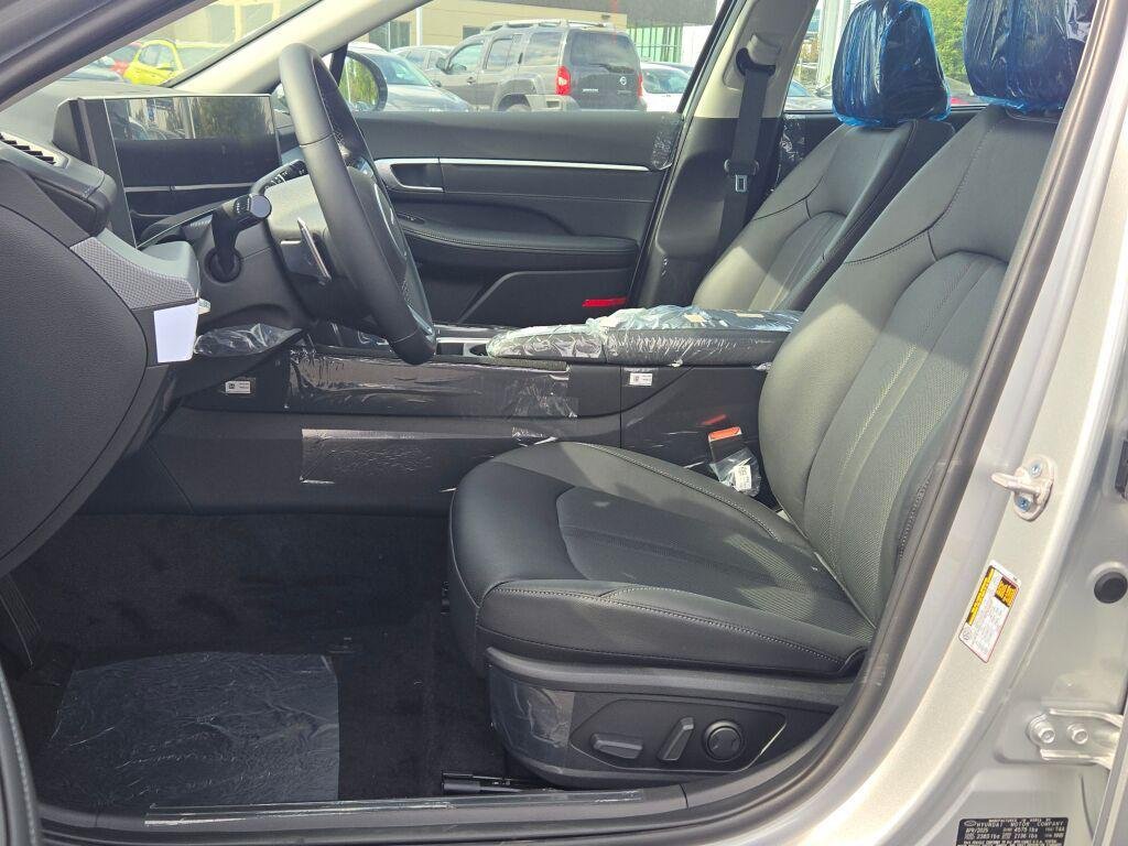 New 2025 Silver Hyundai Limited image 23