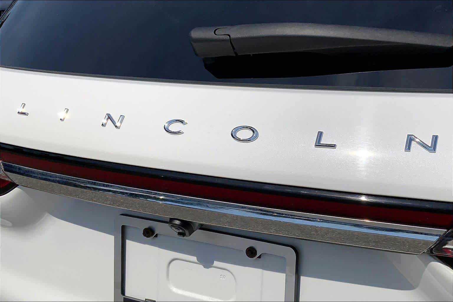 Used 2022 Pristine White Metallic Tri-Coat Lincoln Reserve image 31