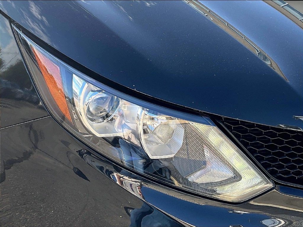 Used 2019 Black Nissan S image 31