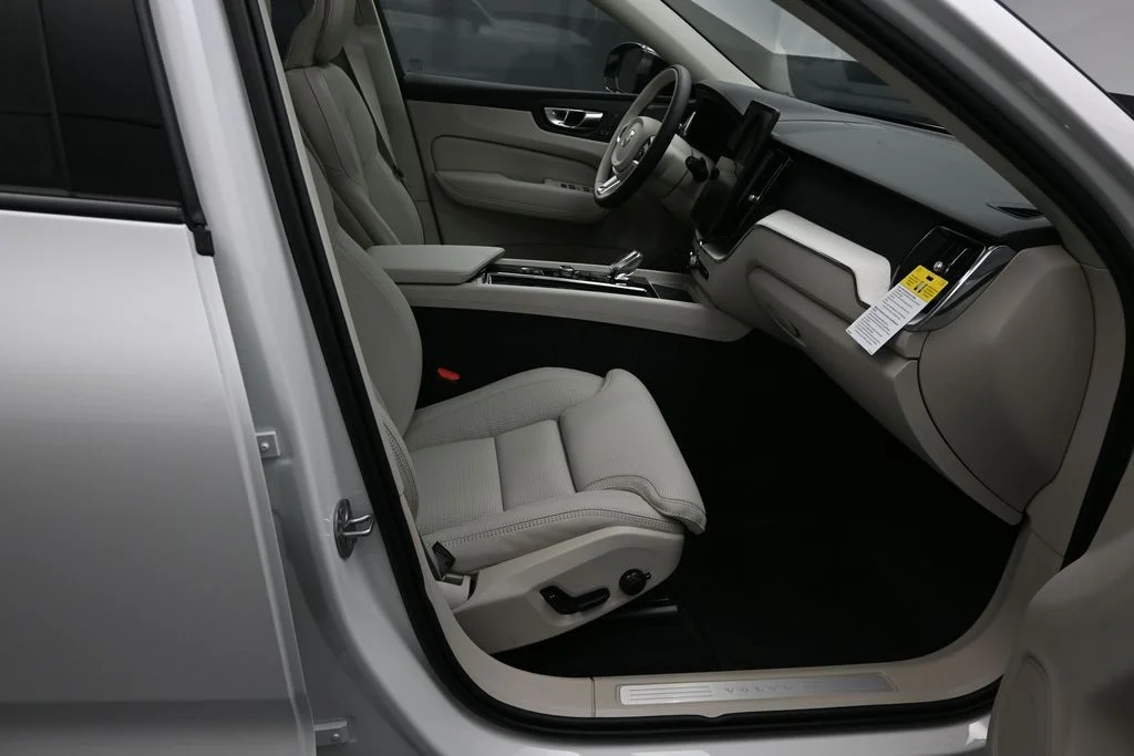Used 2026 Crystal White Volvo Ultra image 22