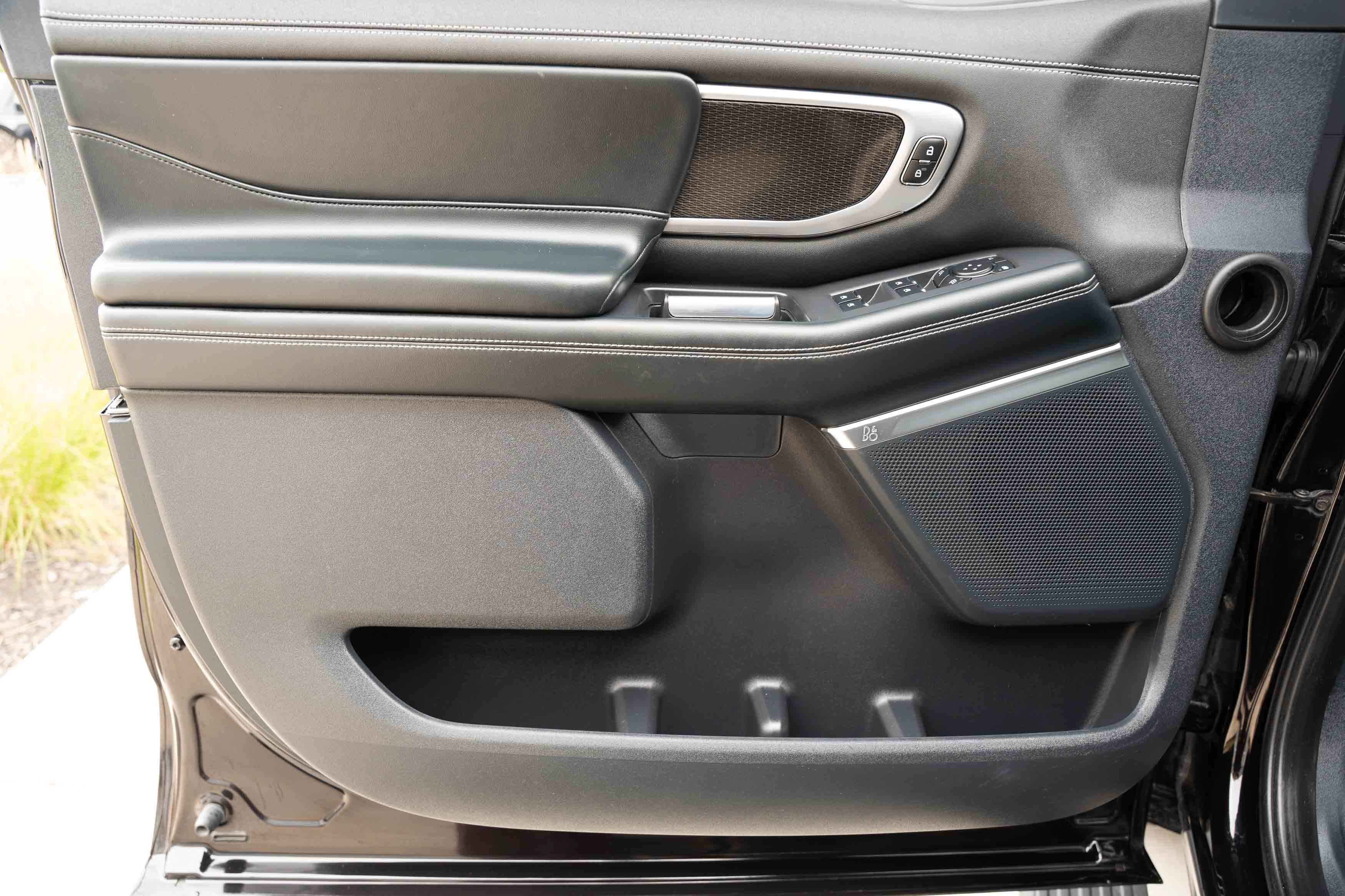 Used 2025 Agate Black Metallic Ford Platinum image 17