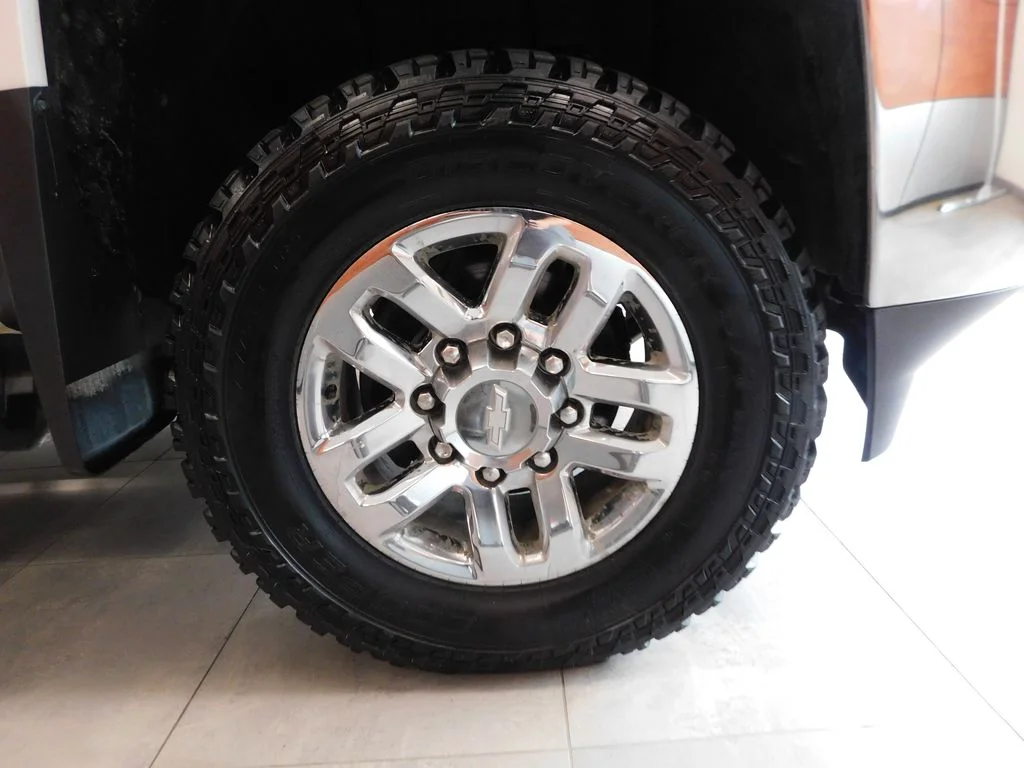 Used 2017 Summit White Chevrolet LTZ image 9