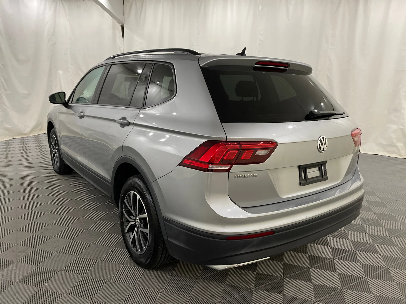 Used 2021 Pyrite Silver Metallic Volkswagen S image 8