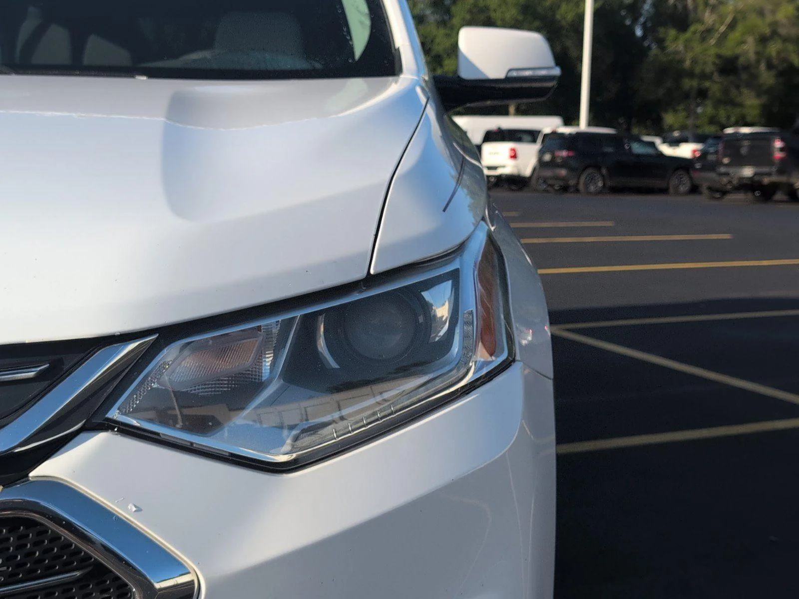 Used 2018 SUMMIT WHITE Chevrolet LT Cloth image 12