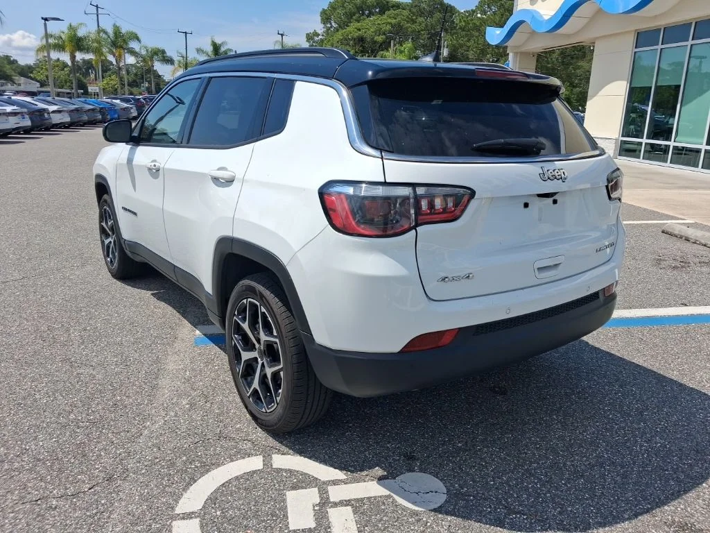 Used 2025 White Jeep Limited image 7