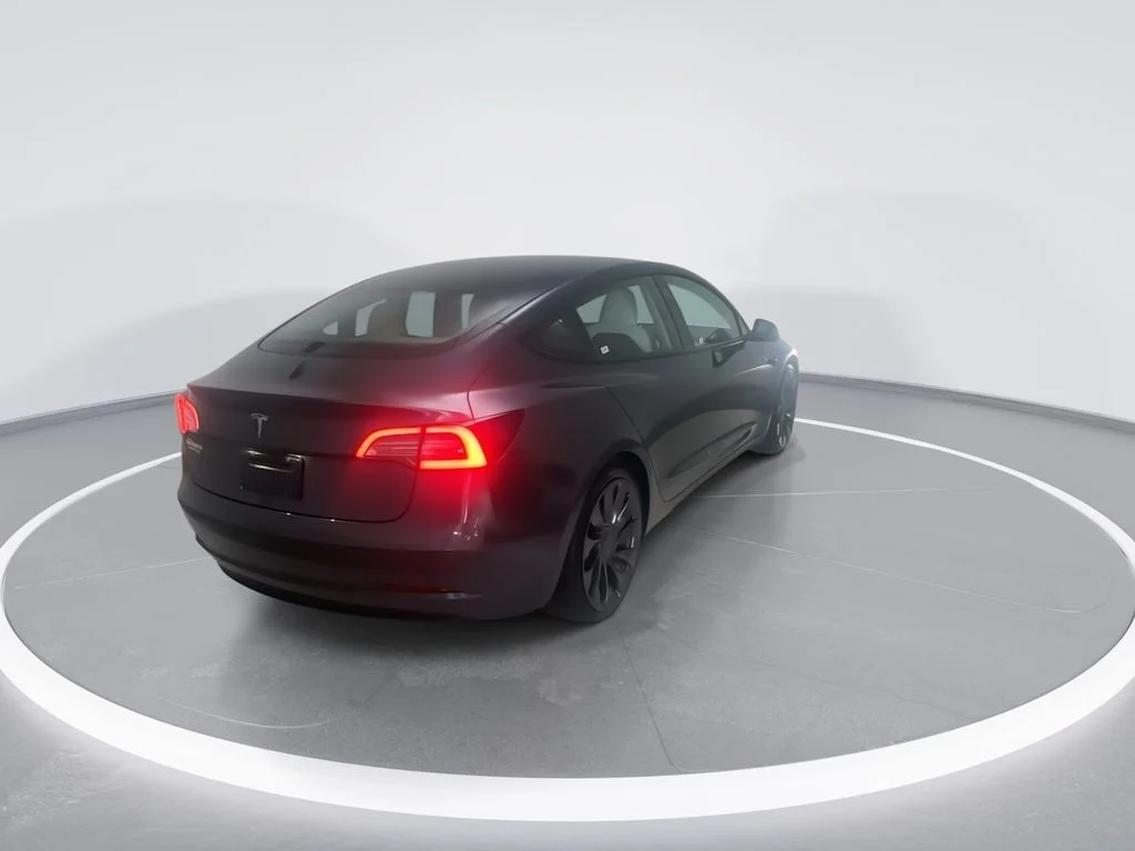 Used 2021  Tesla Performance image 9
