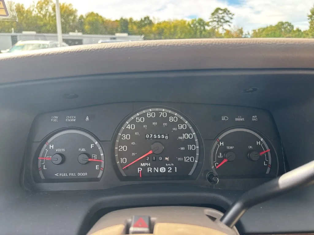 Used 2003  Ford Standard image 9