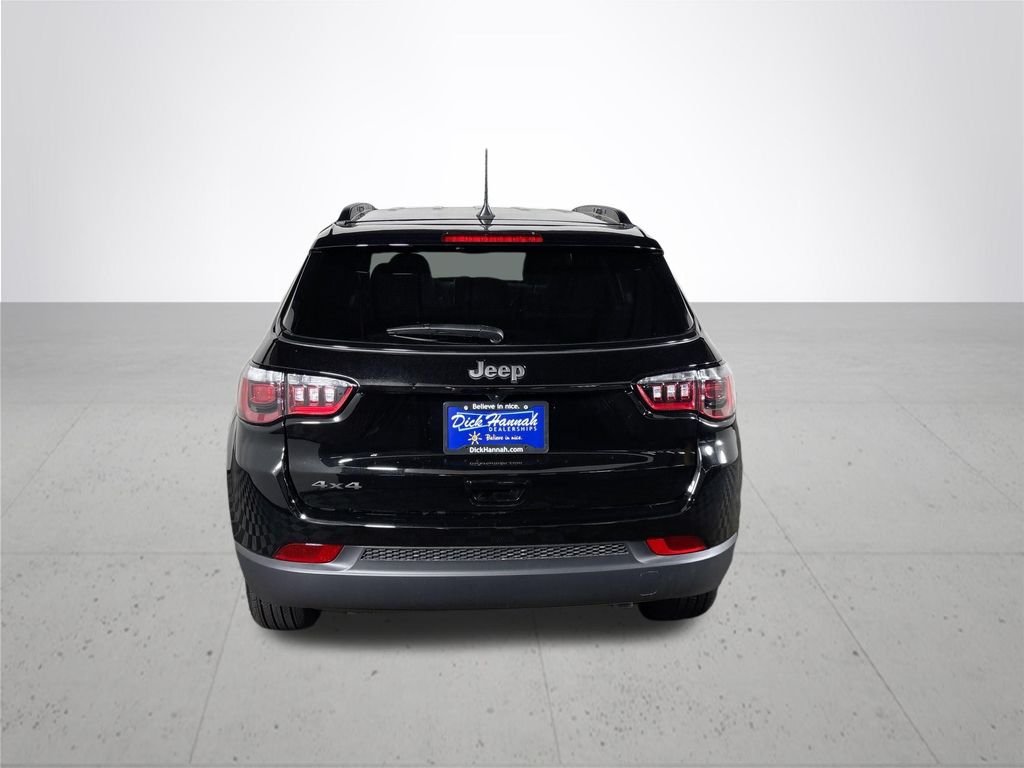 New 2026 Diamond Black Crystal Pearlcoat Jeep Latitude image 7