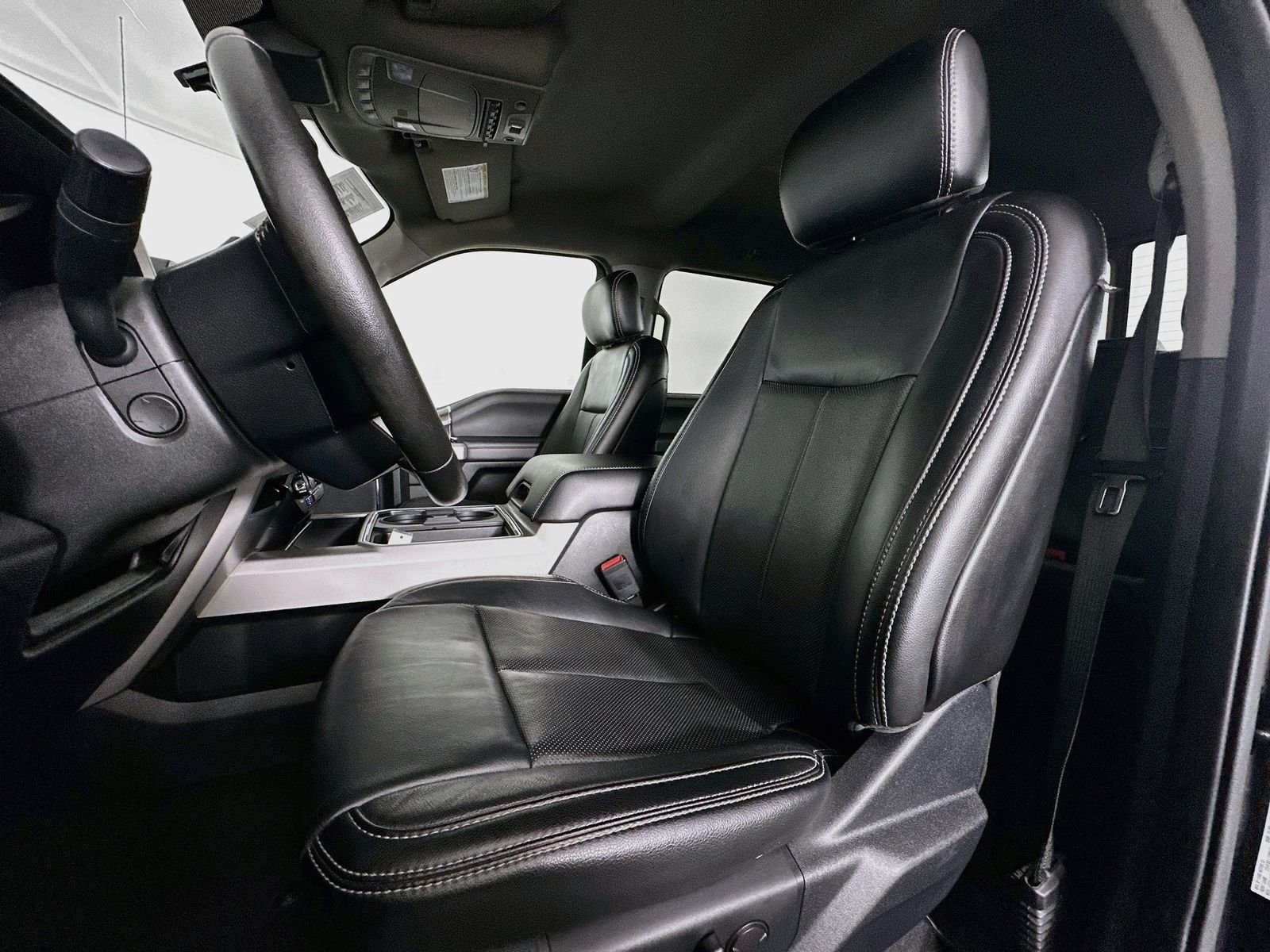 Used 2020 Black Metallic Ford Lariat image 22