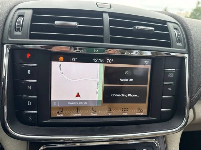 Used 2018 White Lincoln Select image 10