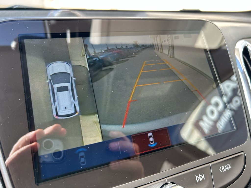 Used 2018 Silver Ice Metallic Chevrolet Premier image 20