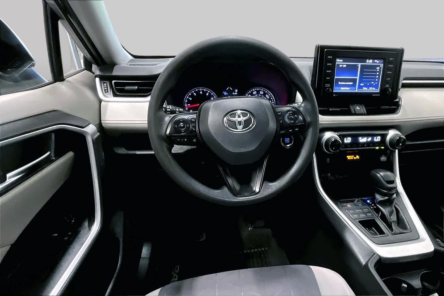 Used 2020 Silver Sky Metallic Toyota XLE image 6