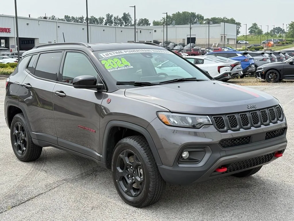 Used 2024  Jeep Trailhawk image 11