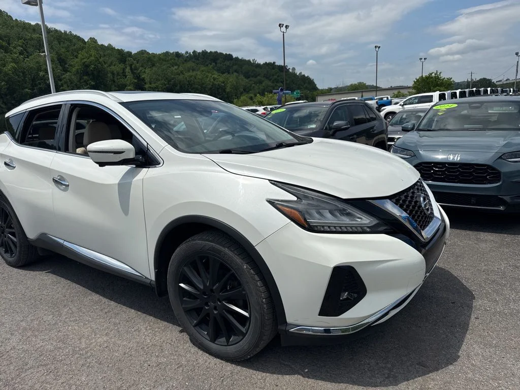 Used 2020 White Nissan SL image 3