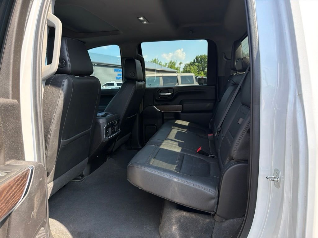 Used 2023 White GMC Denali image 17