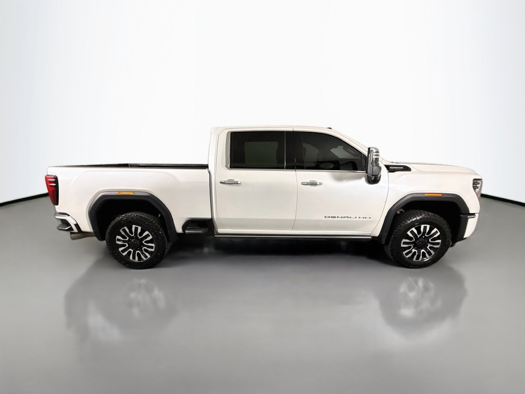 Used 2024 White Frost Tricoat GMC Denali Ultimate image 8
