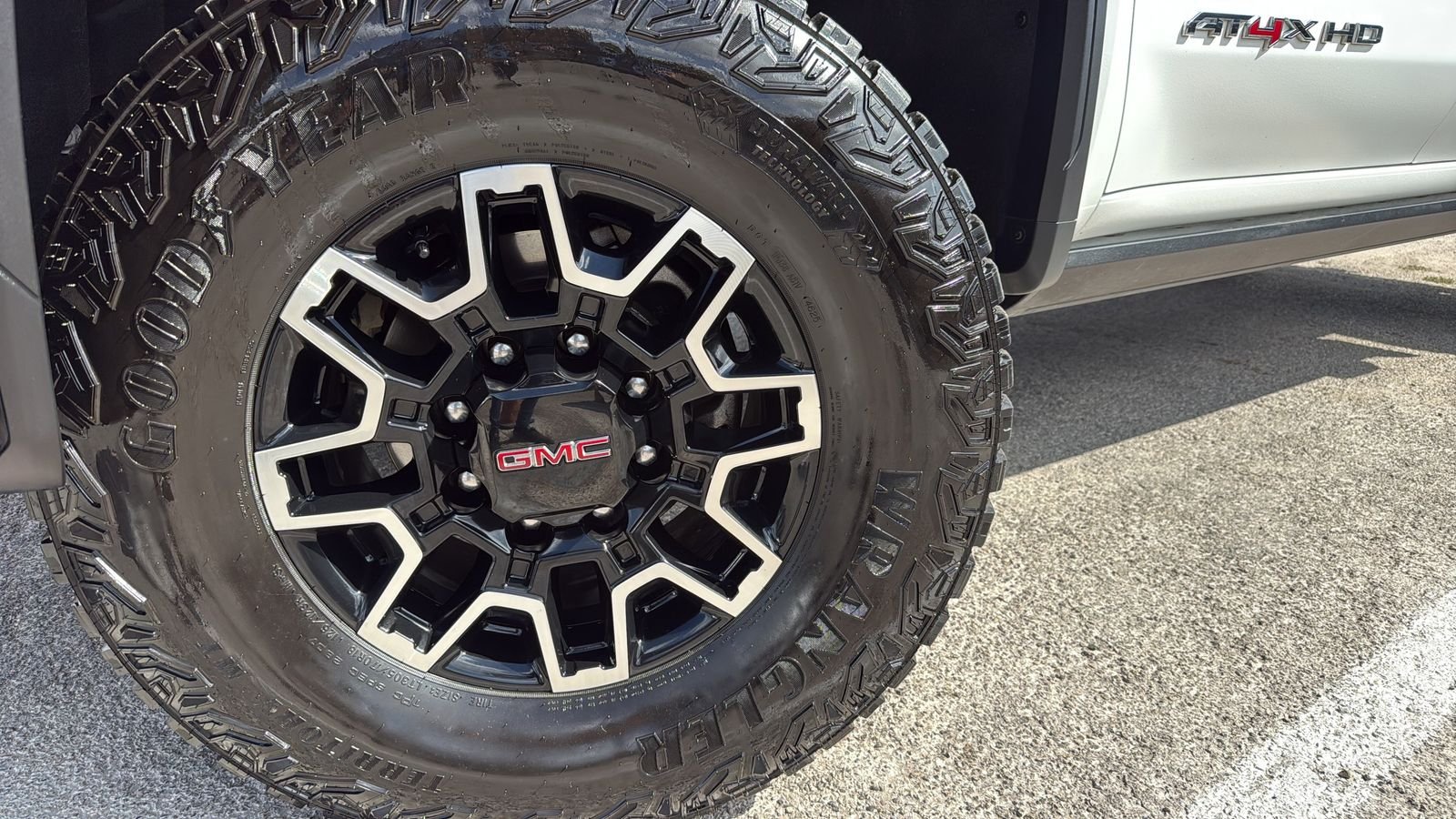 Certified Used 2024 White GMC AT4X image 27