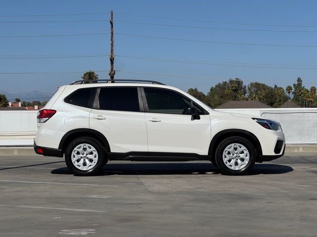Used 2019 White Subaru Base image 30