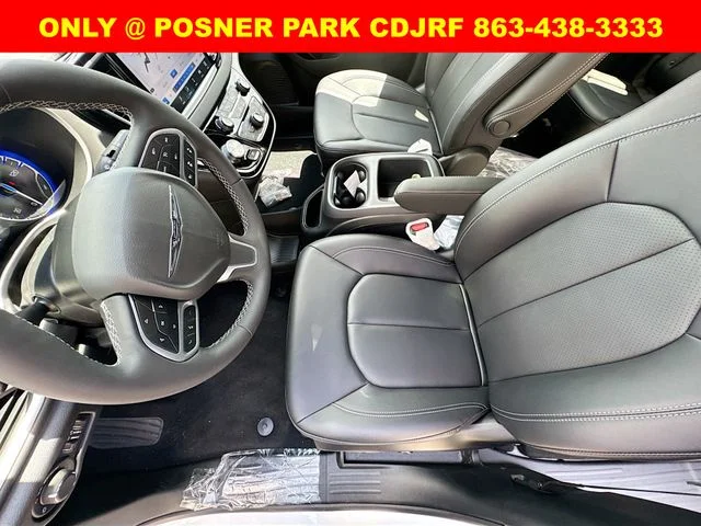New 2026 Bright White Clear-Coat Exterior Paint Chrysler  image 21