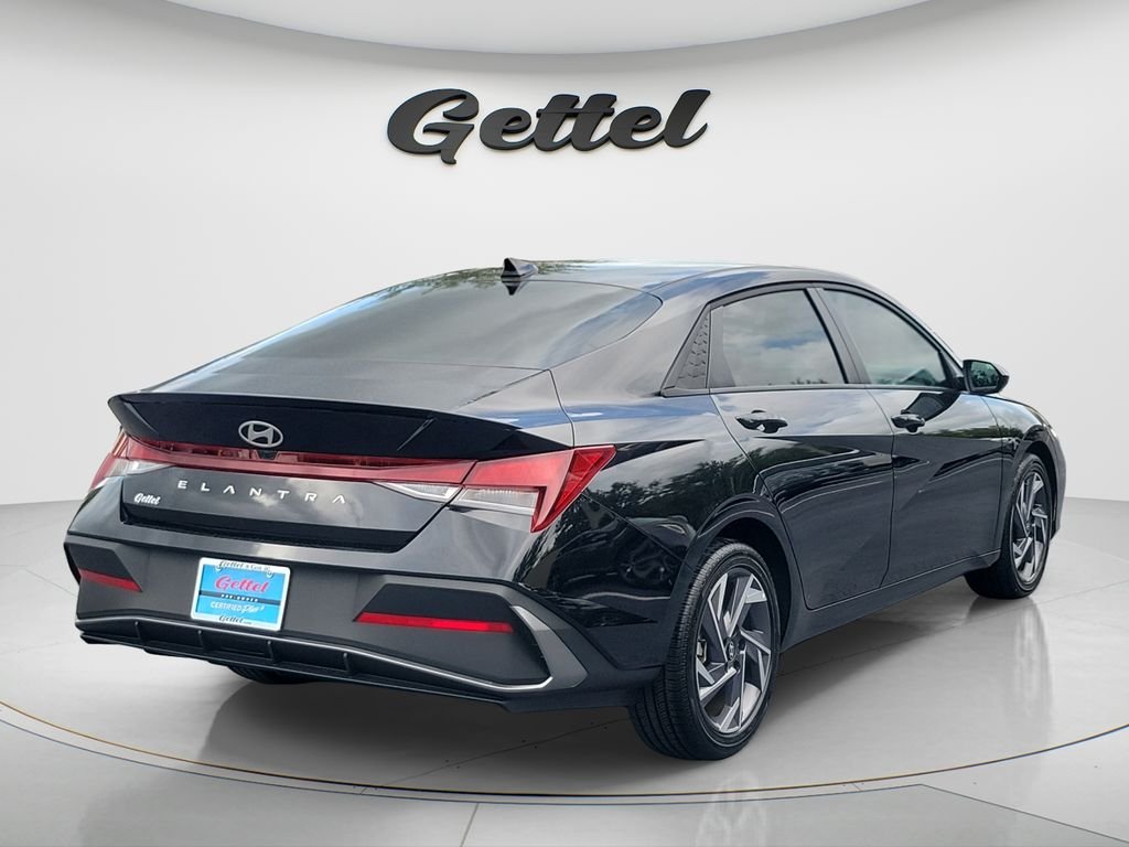 Certified Used 2025 Black Hyundai SEL Sport image 5
