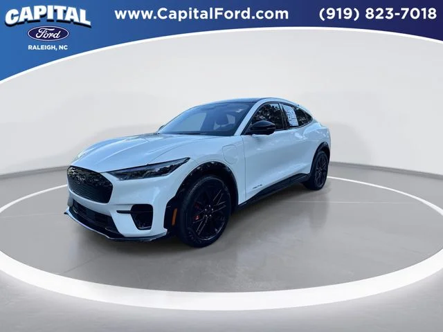 Used 2025 White Ford Premium image 4