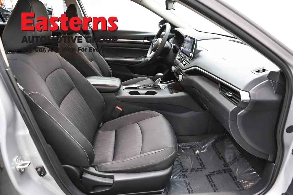 Used 2022 Silver Nissan 2.5 SV image 24