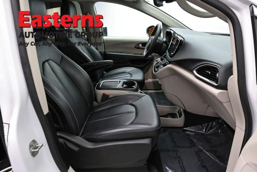 Used 2024 White Chrysler Touring L image 23