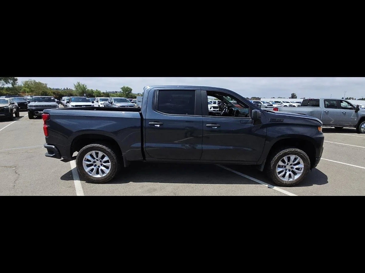 Used 2021 SHADOW GRAY METALLIC Chevrolet Custom image 10