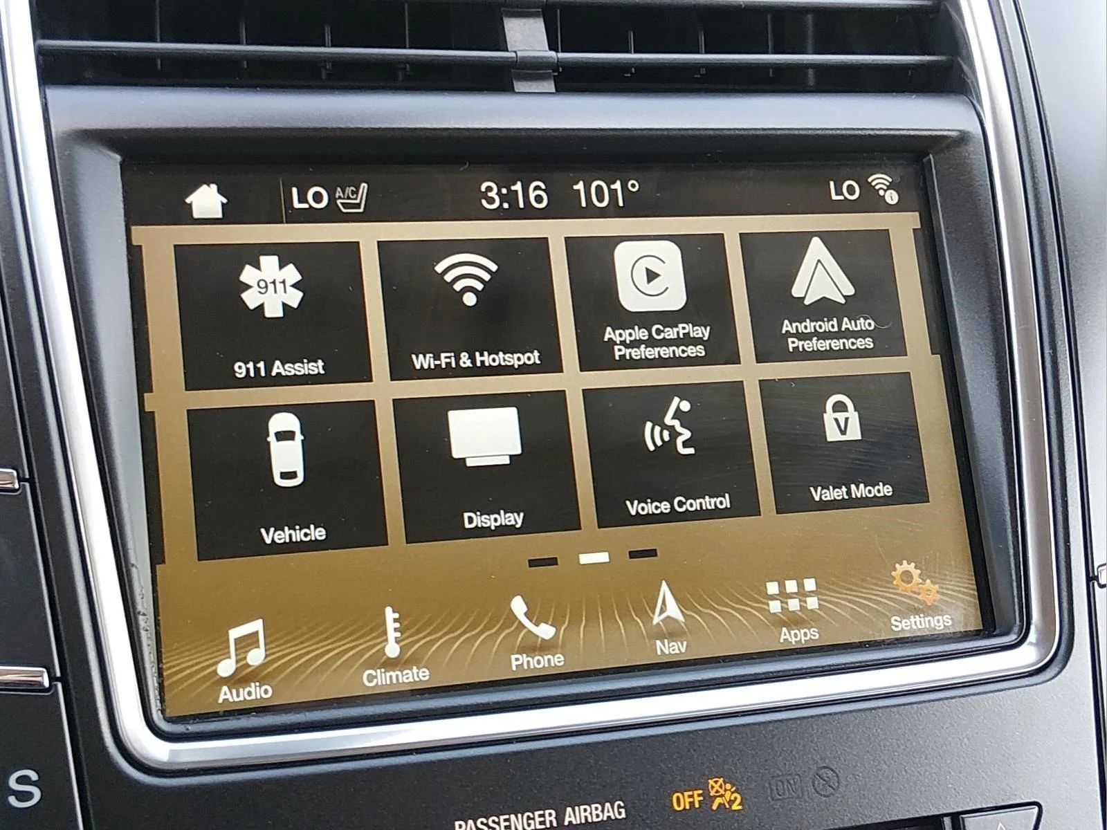 Used 2018 Blue Diamond Metallic Lincoln Reserve image 25