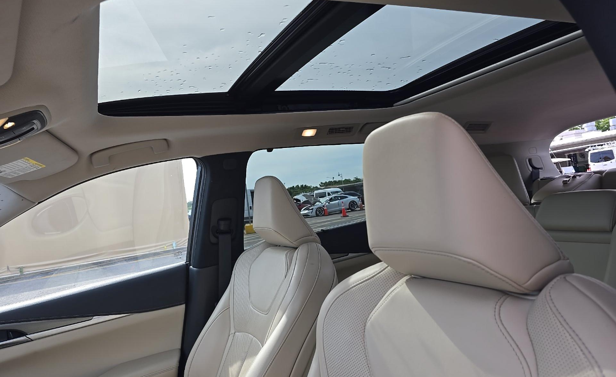 Certified Used 2023 Gray INFINITI LUXE image 5