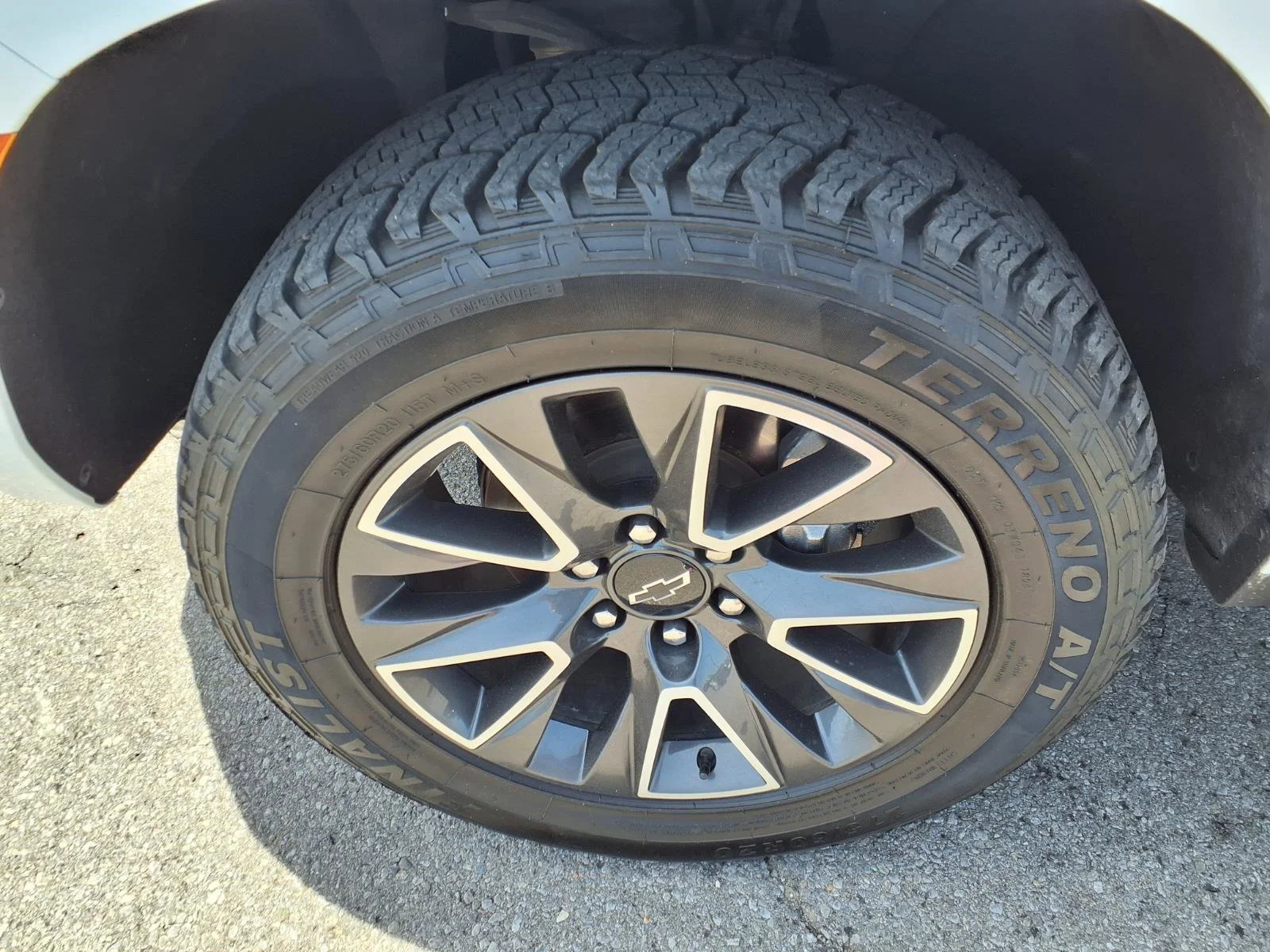 Used 2022 Summit White Chevrolet Z71 image 20
