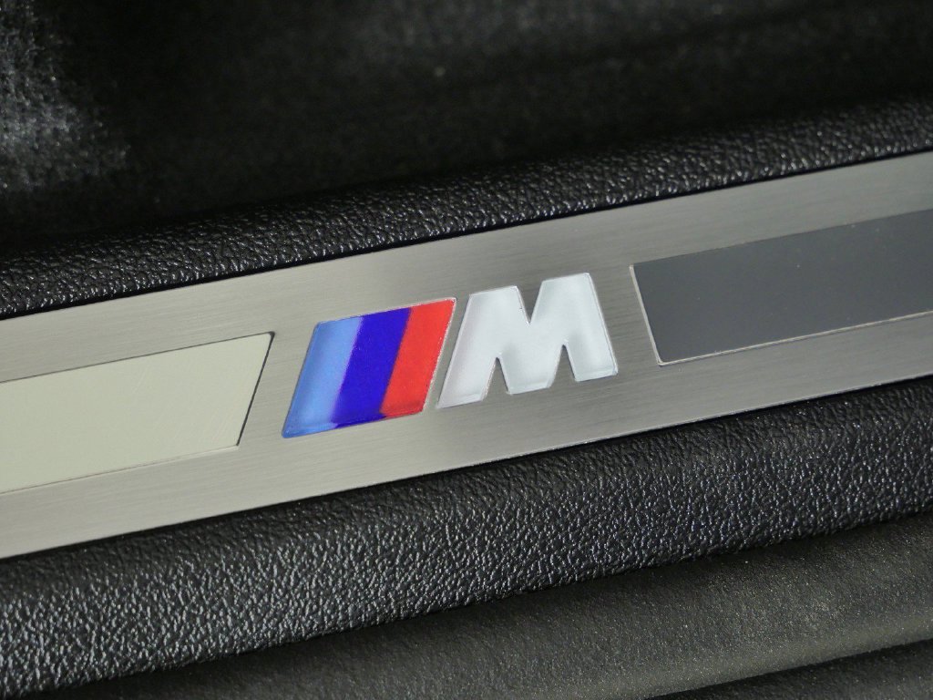 New 2026 Mineral White Metallic BMW xDrive50e image 23