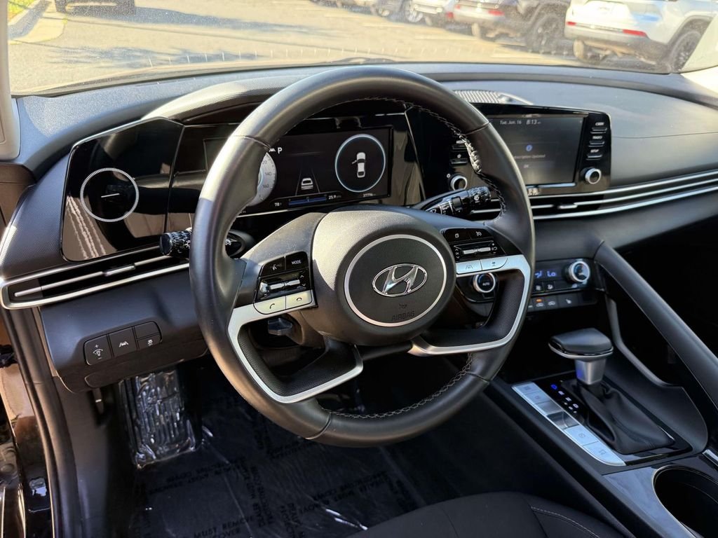 Used 2021 Black Hyundai SEL image 2