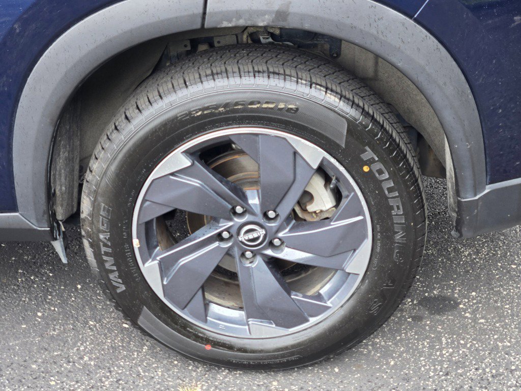 2024 Nissan Rogue SV - Photo 16