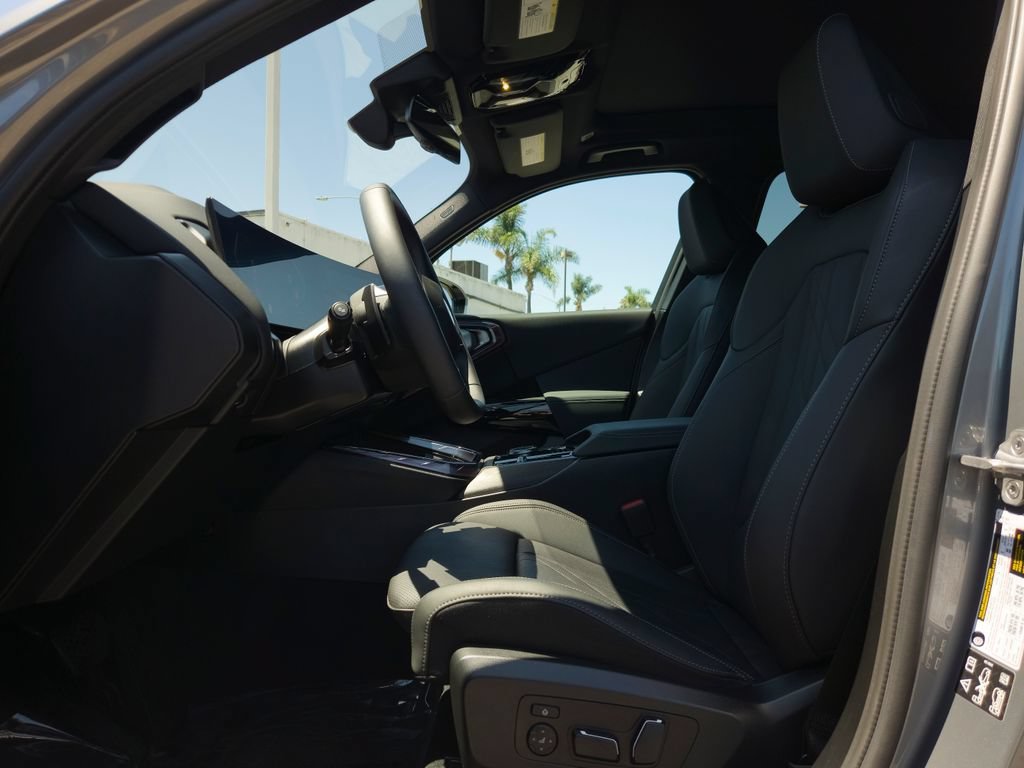 Used 2026 Skyscraper Grey Metallic BMW 30 xDrive image 8