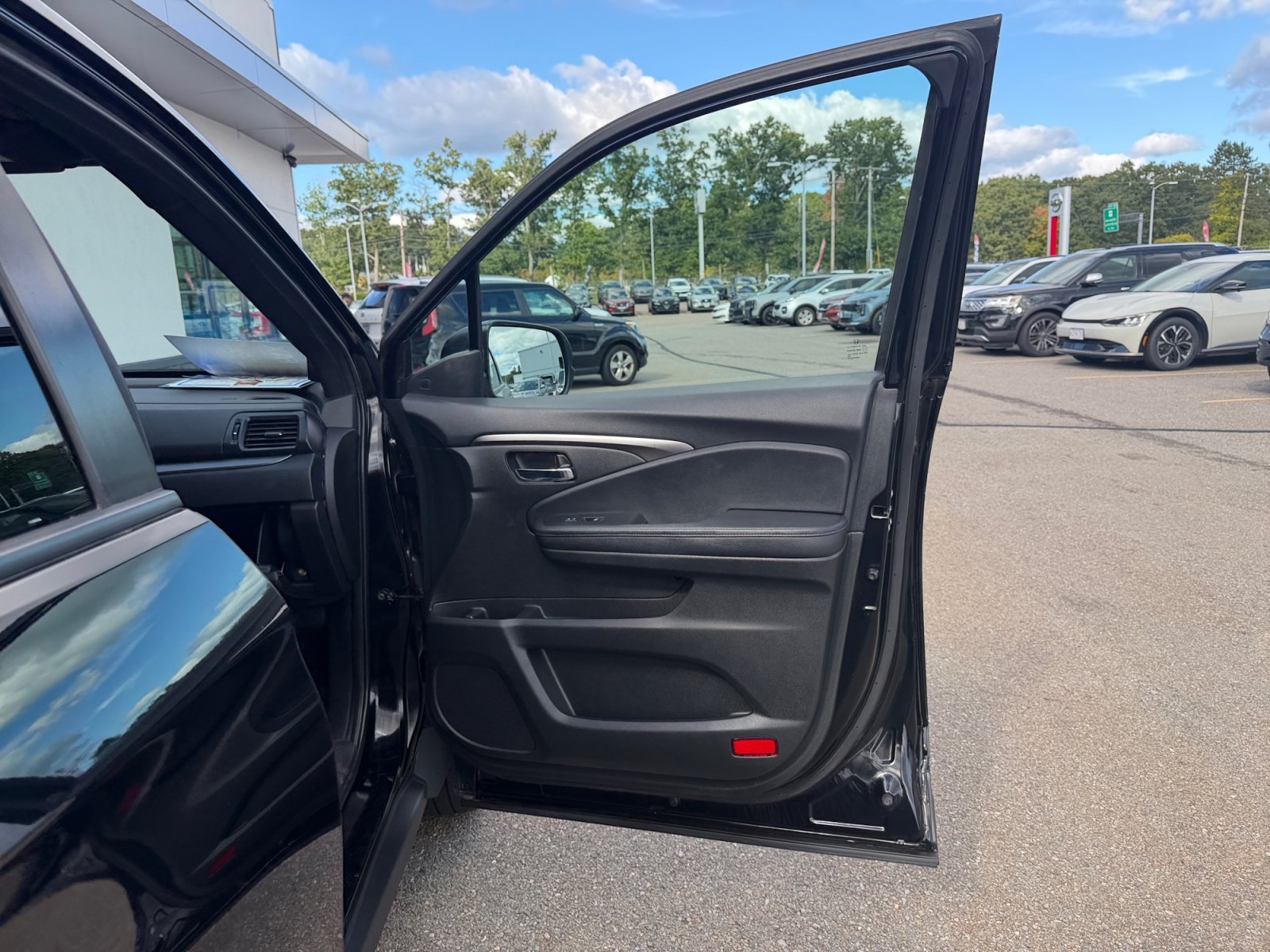 Certified Used 2022 Crystal Black Pearl Honda AWD SPORT image 30