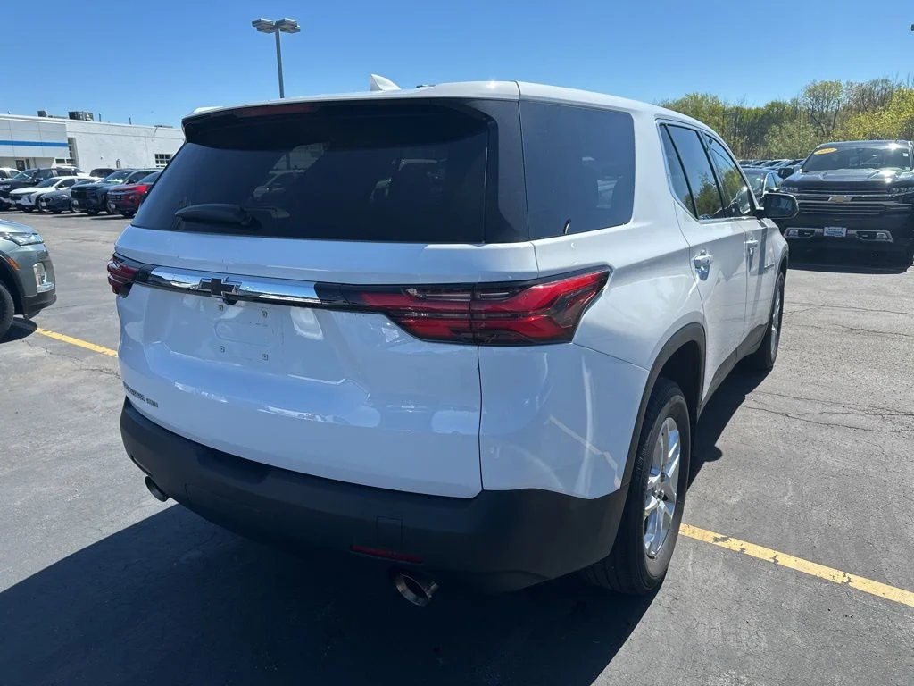 2023 Chevrolet Traverse AWD LS's photo