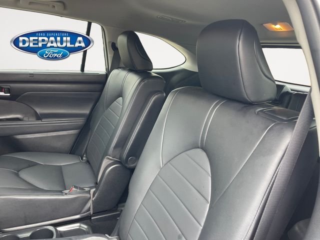 Certified Used 2022 Silver Toyota XLE image 17