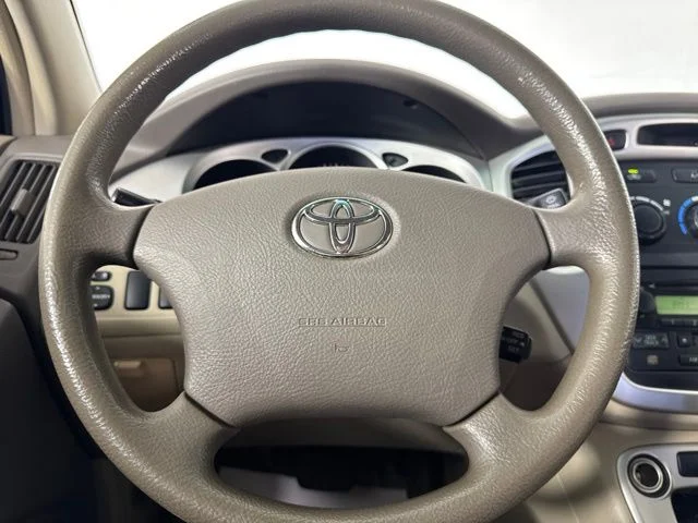 Used 2004 Red Toyota Base image 17