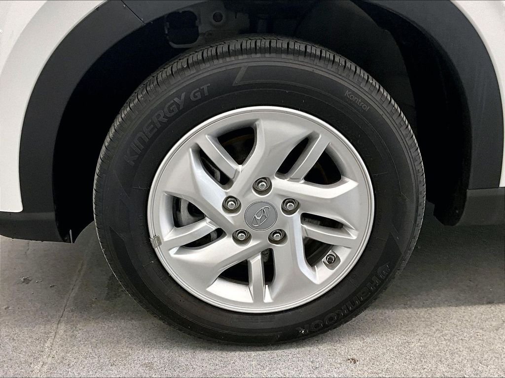 Used 2025 Lunar White Hyundai SE image 7