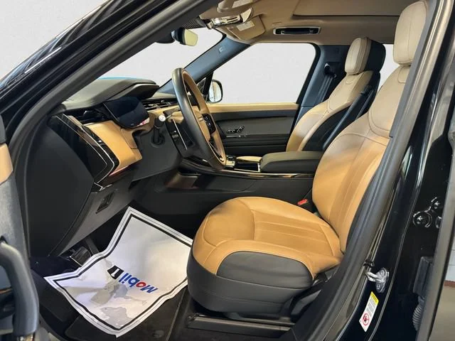Used 2023 Black Land Rover SE Dynamic image 10