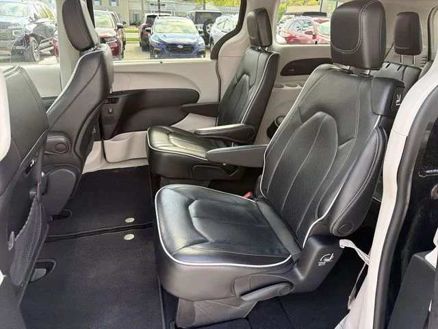 Used 2023 Black Chrysler Limited image 25