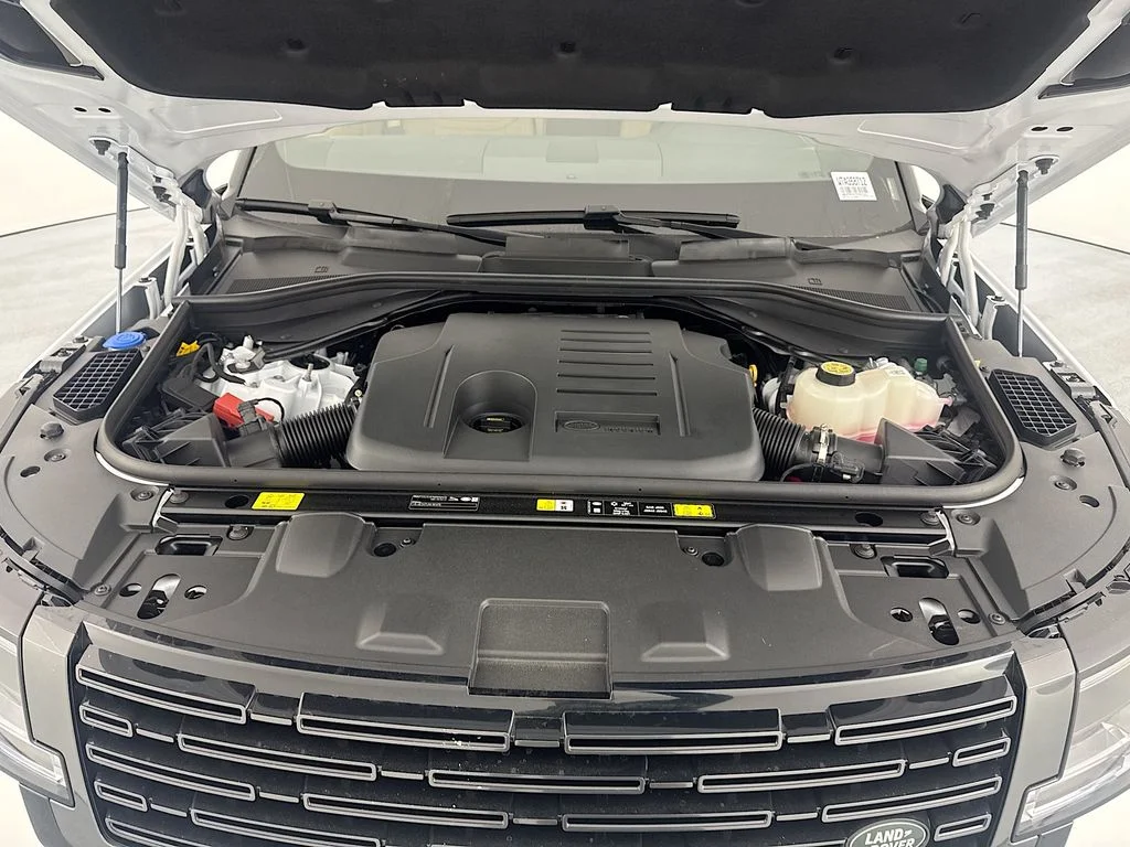 New 2026 Ostuni Pearl White Land Rover SE image 30