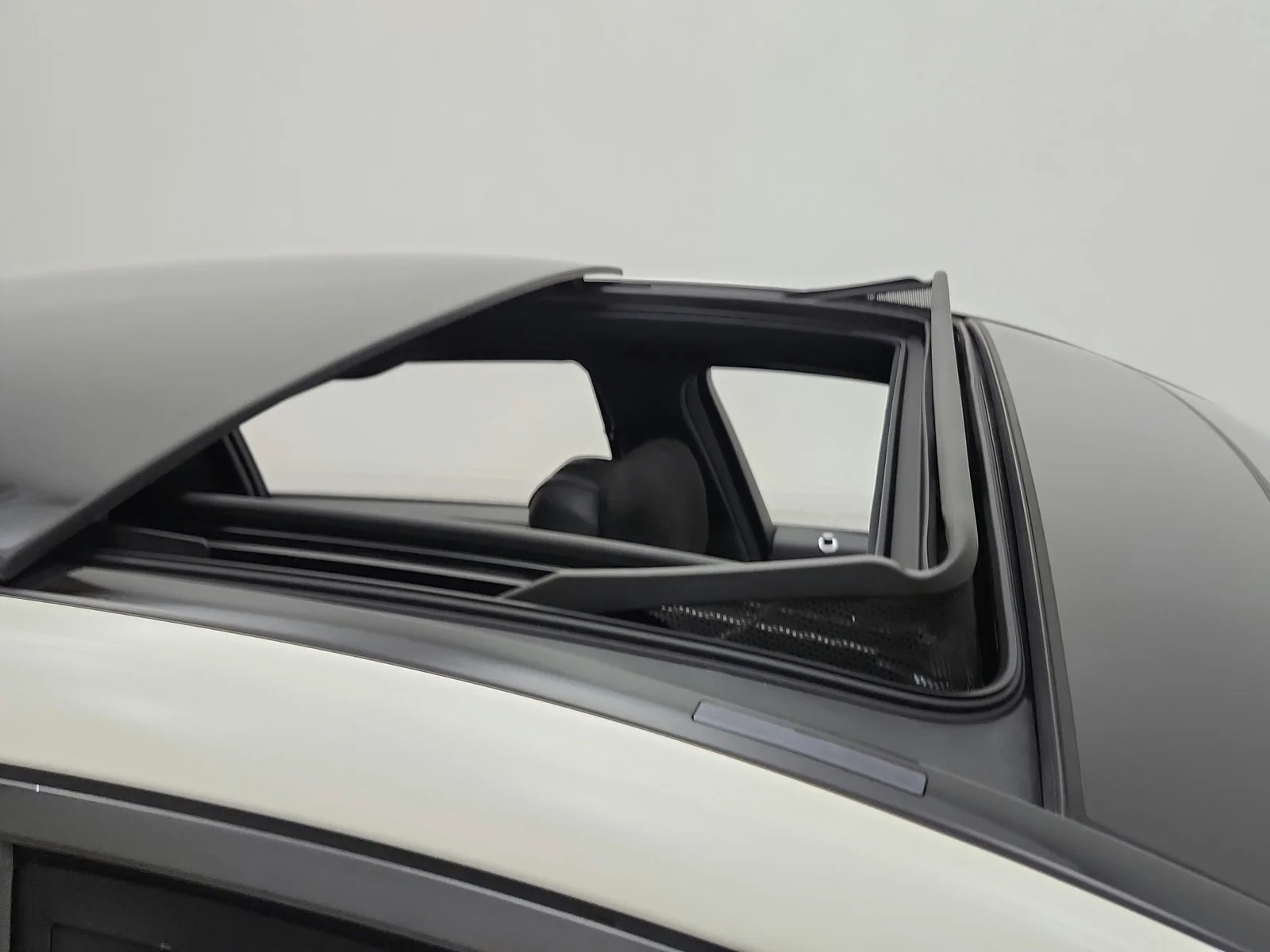 Used 2020 designo Diamond White Mercedes-Benz S 560 Sedan image 19