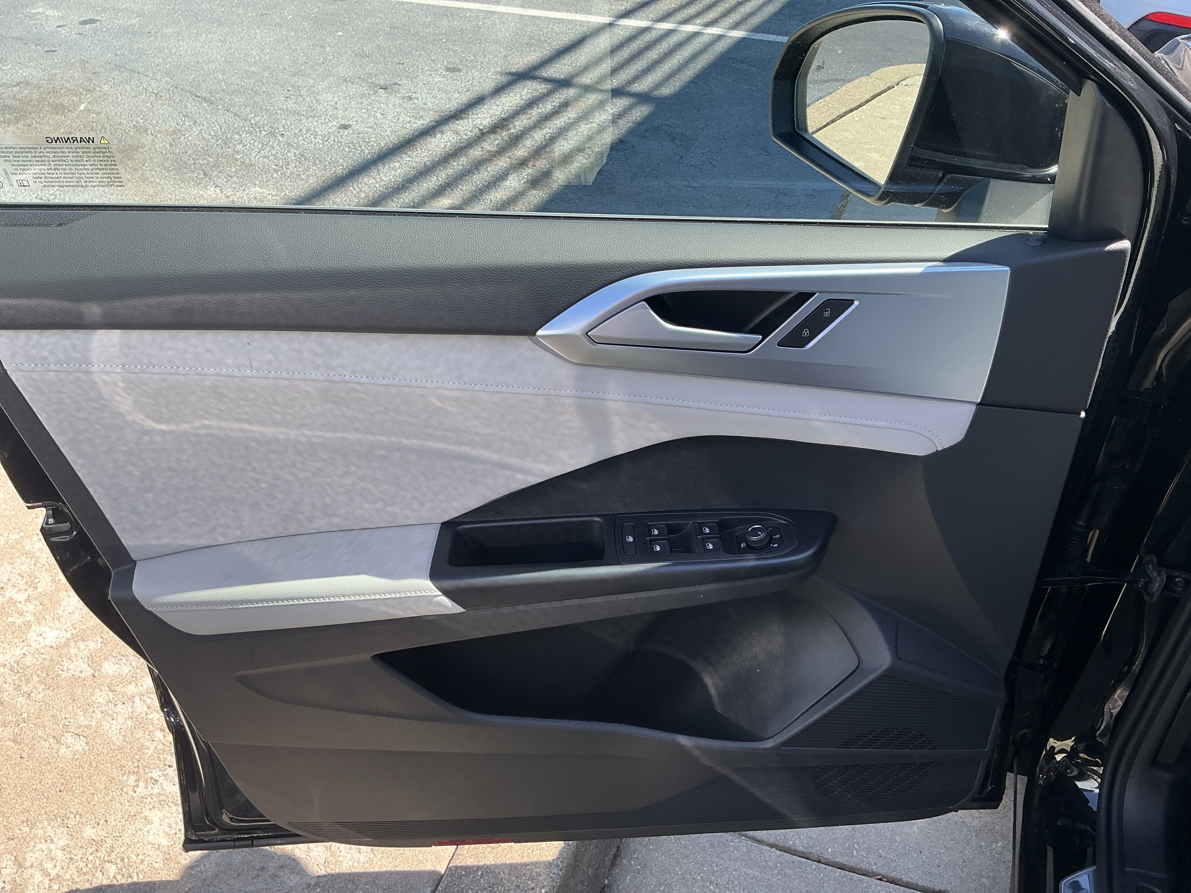 New 2026 Deep Black Pearl Volkswagen SE image 9
