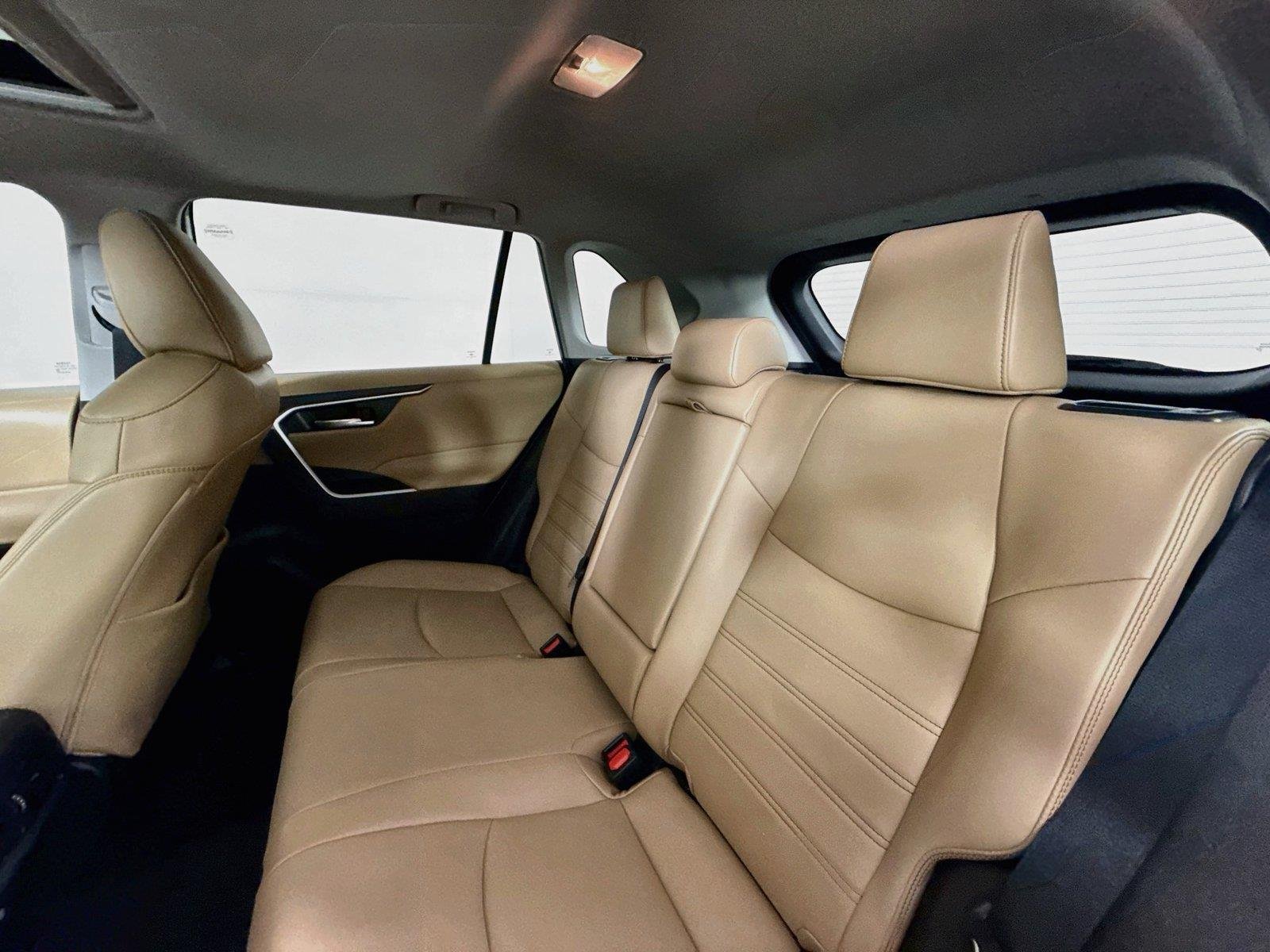 Used 2021 Blizzard Pearl Toyota XLE Premium image 29