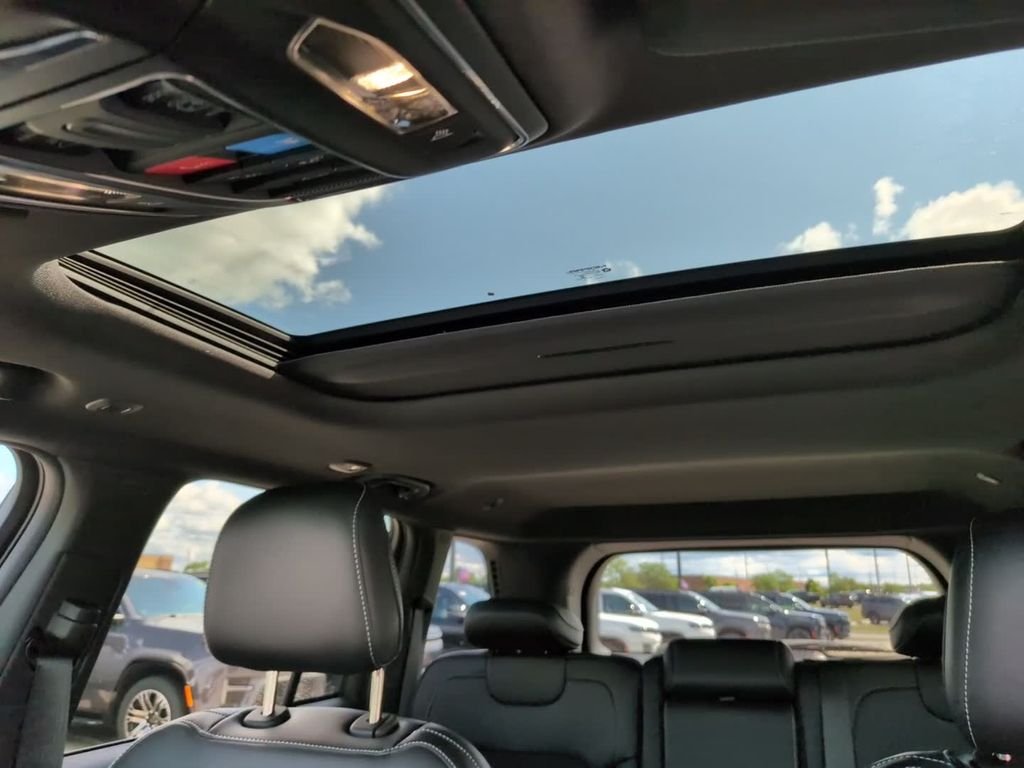 New 2026 Baltic Gray Metallic Clearcoat Jeep Altitude image 24