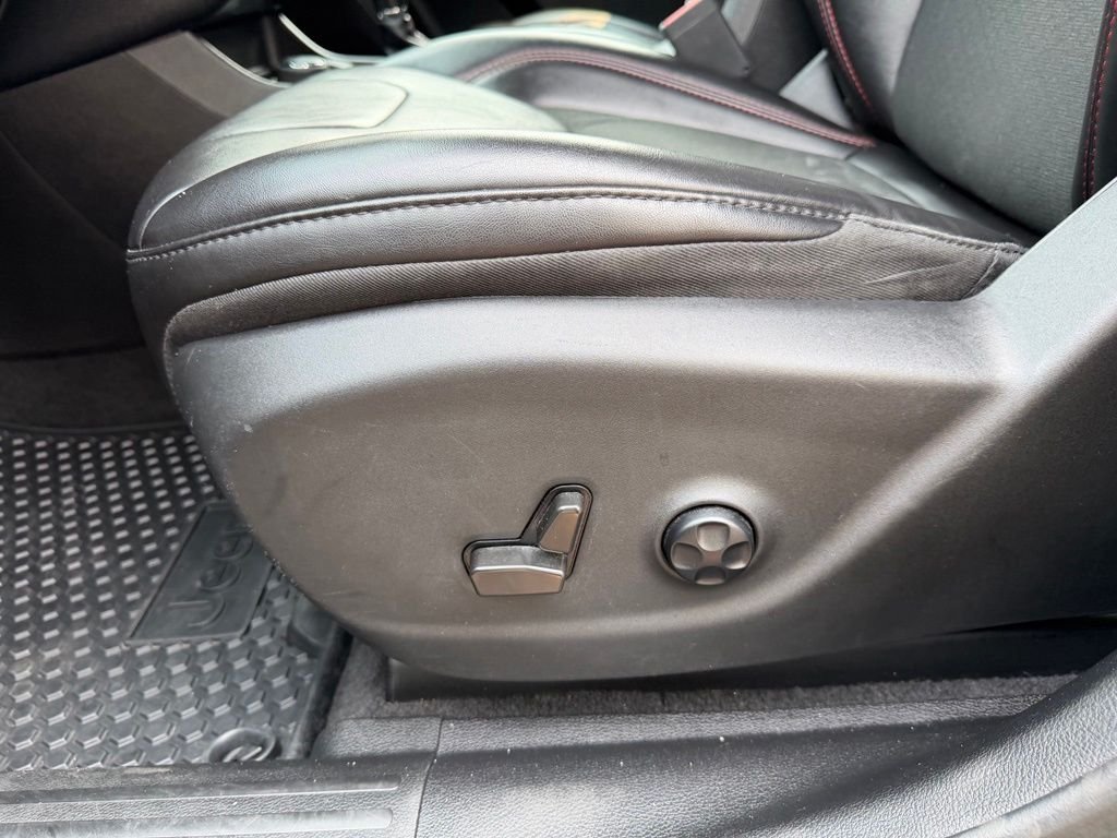 Used 2021 Olive Green Pearlcoat Jeep Trailhawk image 14