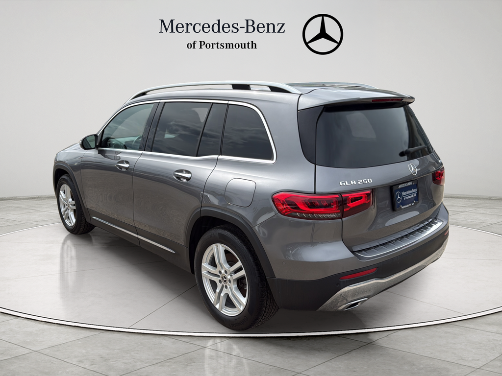 Used 2022 Gray Mercedes-Benz GLB 250 image 3